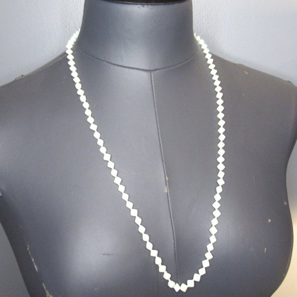 Uranium Glass bicone bead necklace - Picture 5 of 9